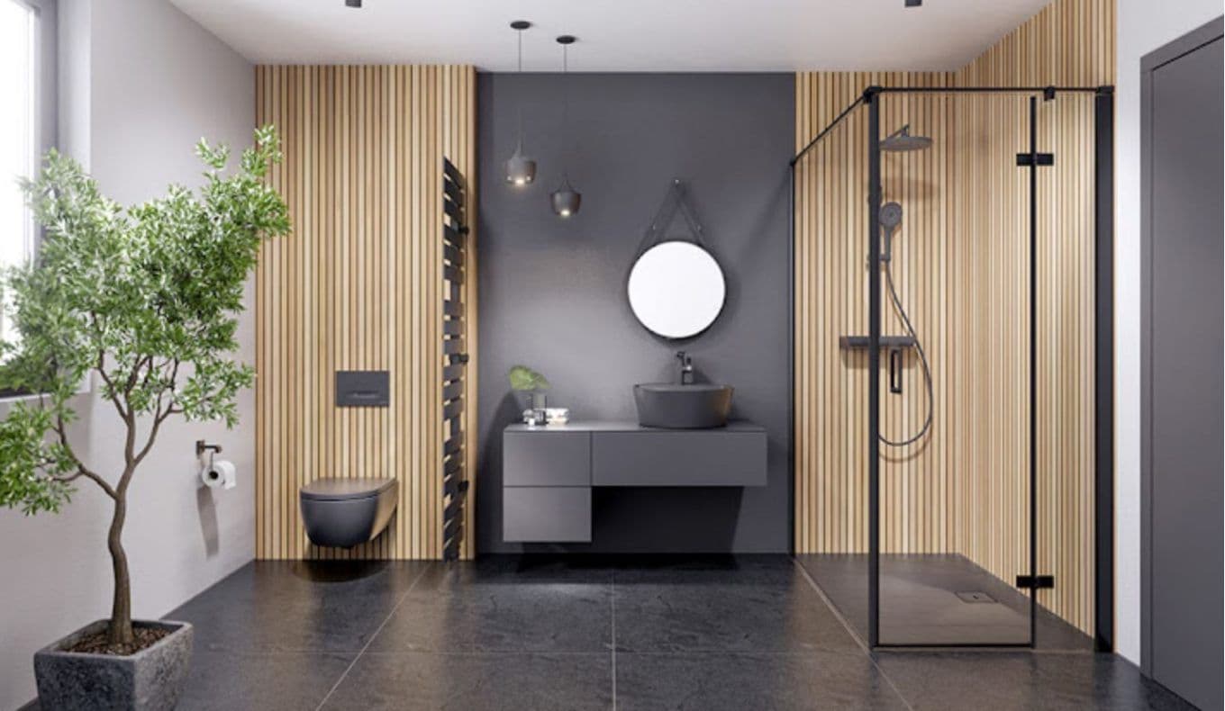 Tijdloze badkamer met houtlook wandpanelen en matzwarte accenten